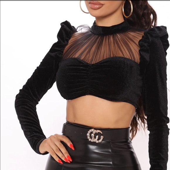 Tops - Cute velvet top with shoulder and mesh details (XS/S)